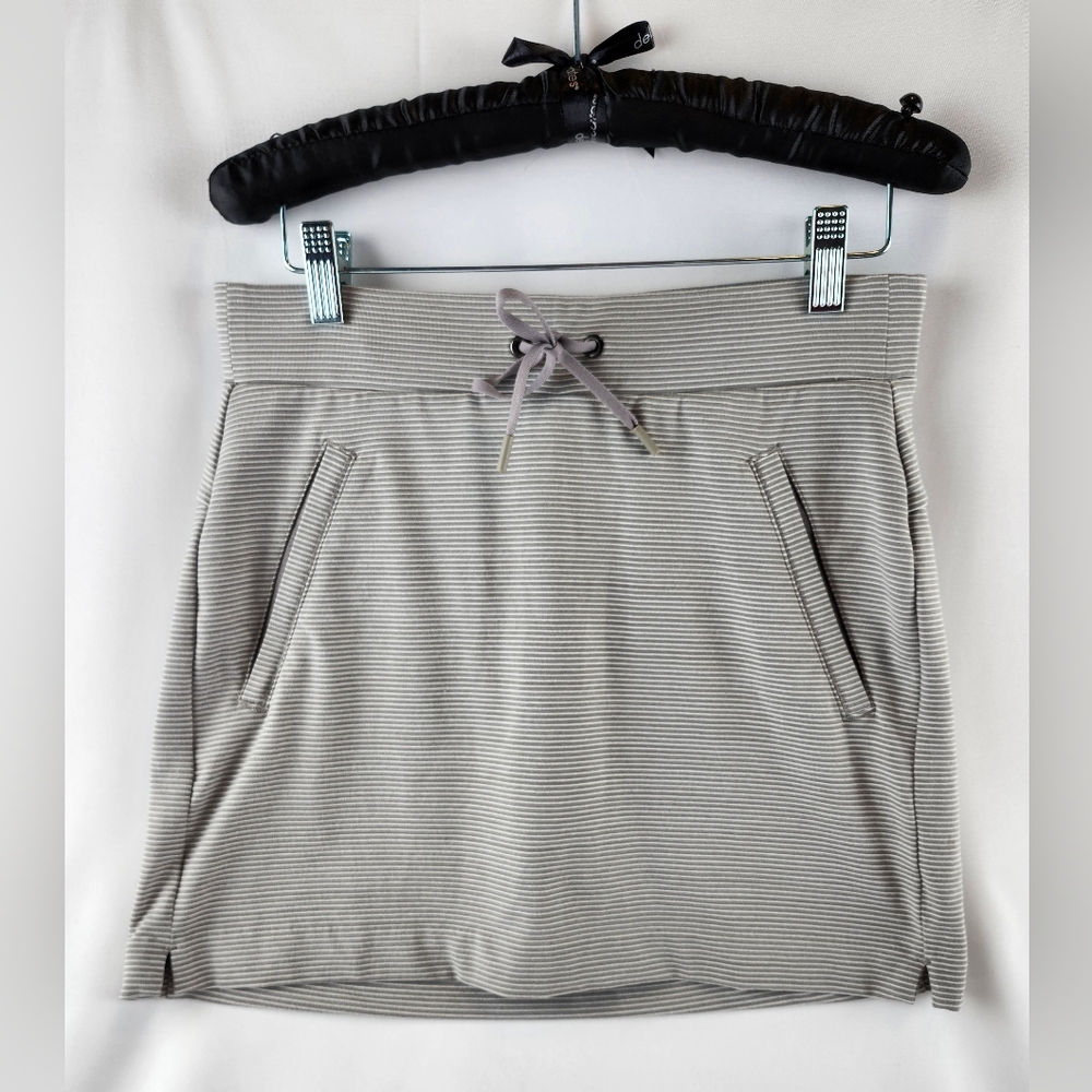 ATHLETA Size XXS Modern Metro Midtown Skort Gray & White Striped Athletic